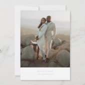 Beige Boho Photo bohemianで日付を保存 招待状 (裏面)