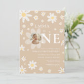 Beige Daisy First 1st Birthday Photo invitation 招待状 (スタンド正面)