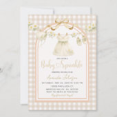 Beige Gingham Daisy Clothesline Baby Sprinkle  招待状 (正面)