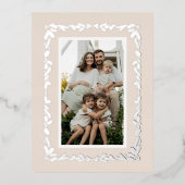 Beige Holly n Pine Border Photo Holiday Christmas 箔シーズンポストカード (正面)