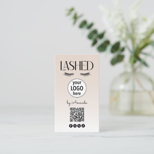 Beige Lashed Eyelashes Minimalist QR Code Social 名刺 (スタンド正面)