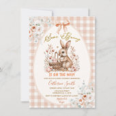 Beige Some Bunny Is On The Way Floral Baby Shower 招待状 (正面)