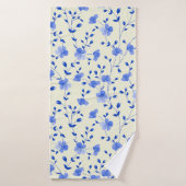 Beige towel with blue flowers - Elegant bath towel バスタオル (バスタオル)
