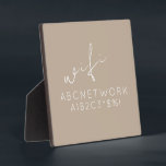Beige WiFiパスワードサインイーゼルスタンド フォトプラーク<br><div class="desc">こ保の機能スタイリッシュWiFiパスワード署名プラークに接続したゲスト。繊細なスエレガントクリプトフォントを備えたベージュデザインは、どの家やオフィスの装飾にも最適な追加を行う。5.25x5.25のプラークと便利な来イーゼルスタンドを備えた簡単ディスプレイ。単に書WiFiのパスワードをサインに表示し、ゲストが簡単に接続できるようにする。</div>