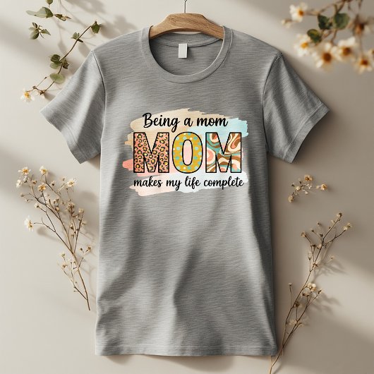 Being a Mom Makes My Life Complete – Cute Mom Tシャツ