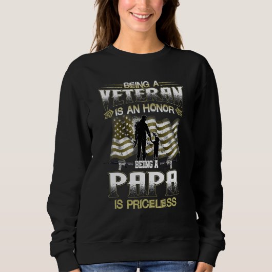 Being A Veteran Is An Honor Being A Papa Is Pricel スウェットシャツ (正面)