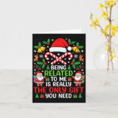 Being Related To Me Funny Christmas Family Xmas Pa カード (黄色い花)