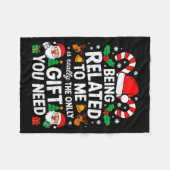 Being Related To Me Funny Christmas Family Xmas Pa フリースブランケット (正面(横))