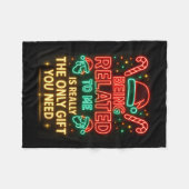 Being Related To Me Funny Christmas Family Xmas Pa フリースブランケット (正面(横))
