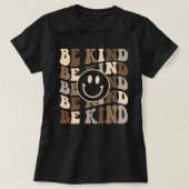 BeKindシャツ、スマイルシャツ、シ前向きャツ、トレンディー Tシャツ (デザイン正面)