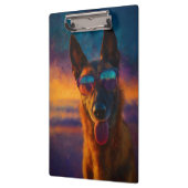 Belgian Malinois Wearing Sunglasses クリップボード (左)