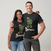 Believe Bigfoot Sasquatch Santa Hat Christmas Tシャツ (ユニセックス)