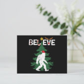 Believe Bigfoot Sasquatch Yeti Christmas Hat ポストカード (スタンド正面)