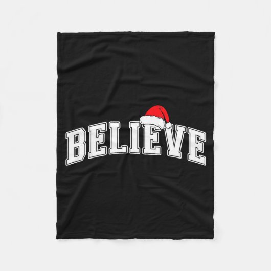 Believe Christmas Varsity Text With Santa Hat Fami フリースブランケット (正面)