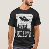 Believe Distressed Style Extraterrestrial UFO Tシャツ (正面)