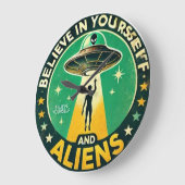 Believe in Yourself with Aliens Round Sign ラージ壁時計 (傾斜)