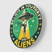 Believe in Yourself with Aliens Round Sign ラージ壁時計 (傾斜)