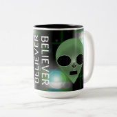 "Believer" Alien  Mug Images By J.H. Thornton  ツートーンマグカップ (正面右)