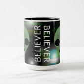 "Believer" Alien  Mug Images By J.H. Thornton  ツートーンマグカップ (中央)