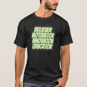 Believer Motivator Innovator Educator Retro Teache Tシャツ (正面)