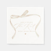 BELLAアイボリーボウタイイングザノットブライダルシャワー スタンダードカクテルナプキン (正面)