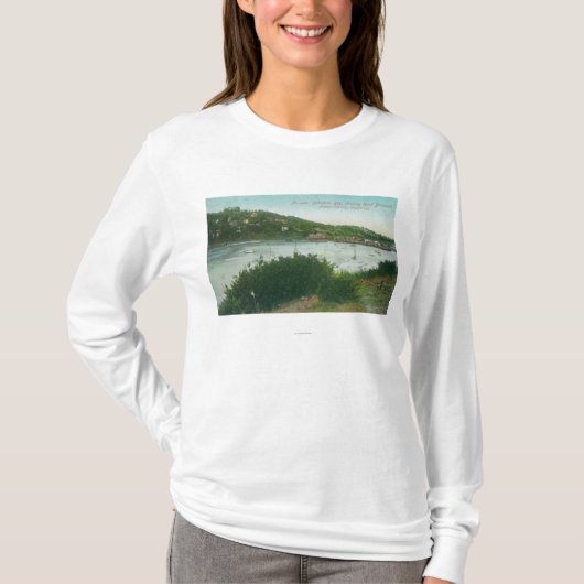 Belvedere湾、ホテルのBelvedereの空中写真 Tシャツ (正面)