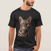 Bengal Cat Wearing Glasses Tシャツ (正面)