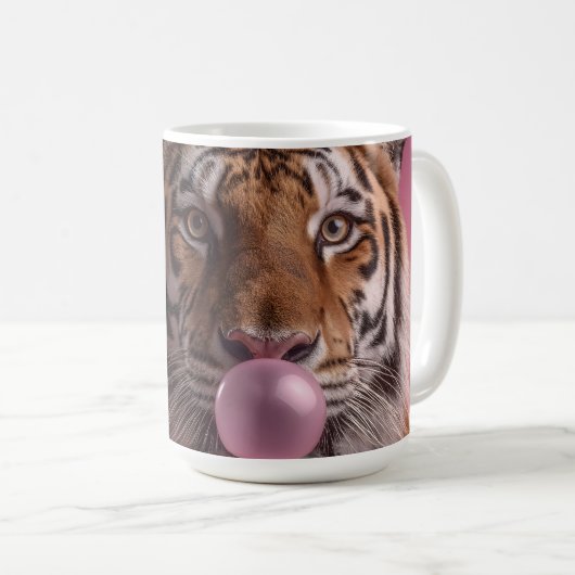 Bengal Tiger Portrait Blowing Pink Bubblegum コーヒーマグカップ (正面右)