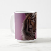 Bengal Tiger Portrait Blowing Pink Bubblegum コーヒーマグカップ (正面左)