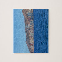 Benidorm、スペインの海および都市