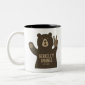 Berkeley Springs West Virginia Peace Bear ツートーンマグカップ (左)