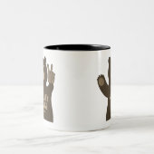 Berkeley Springs West Virginia Peace Bear ツートーンマグカップ (中央)