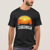 Berlin Germany Sunset Skyline Tシャツ (正面)