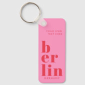 Berlin Germany typography pink red キーホルダー (正面)