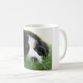 Berneseの子犬のマグ コーヒーマグカップ (正面右)