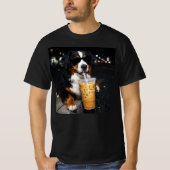 Bernese Mountain Dog  Drinking Iced Coffee  Tシャツ (正面)