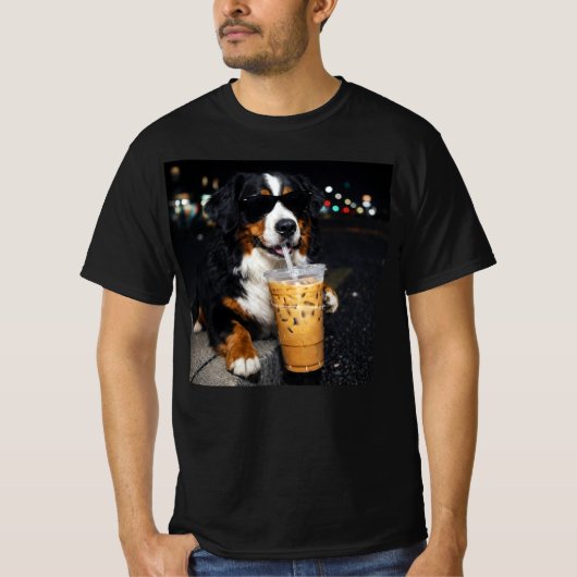 Bernese Mountain Dog  Drinking Iced Coffee  Tシャツ (正面)