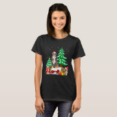 Bernese Mountain Dog Wearing Christmas Hat Tree Li Tシャツ (正面フル)