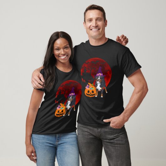 Bernese Mountain Dog with witch hat Candy Pumpkin  Tシャツ (ユニセックス)