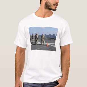 Berretta M9の憲兵の列車 Tシャツ