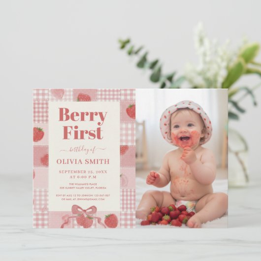 Berry First Birthday Pink Bow Cute Photo 招待状 (スタンド正面)