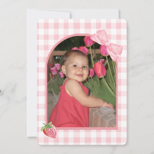 Berry First Birthday Pink Bow Gingham Photo 招待状 (裏面)