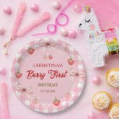 Berry first birthday pink strawberry gingham ペーパープレート (パーティー)