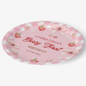 Berry first birthday pink strawberry gingham ペーパープレート (アングル)