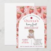 Berry First Birthday Strawberry Girl Photo 招待状 (正面/裏面)