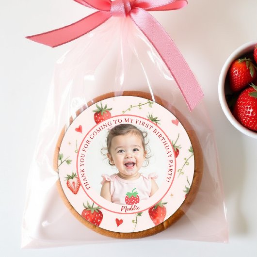 Berry Sweet Strawberry Farmhouse Chic 1st Birthday ラウンドシール