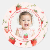 Berry Sweet Strawberry Farmhouse Chic 1st Birthday ラウンドシール (正面)