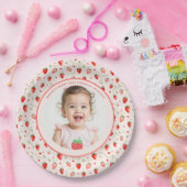 Berry Sweet Strawberry Patch Photo 1st Birthday ペーパープレート (パーティー)