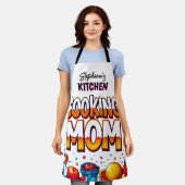 Best Cook Ever Mom's Kitchen エプロン (着用した状態)