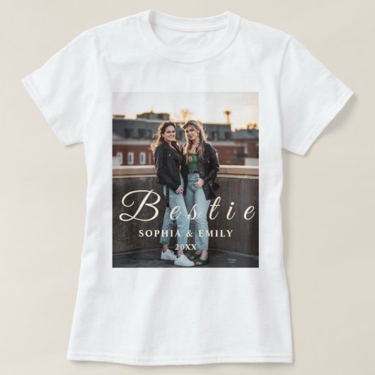 Bestie Collage T-Shirt – Names & Year Custom Tee Tシャツ (デザイン正面)